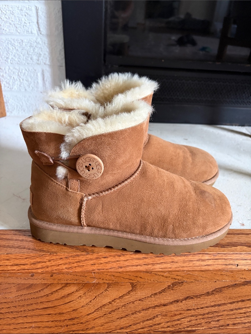 UGG womens Brown button Bailey boots